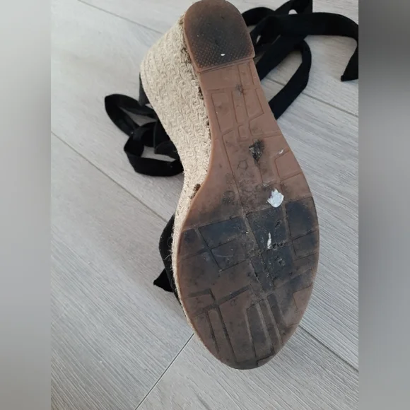 Sandals - Picture 2 of 4